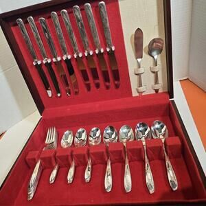 Flatware / WM Rogers IS Silverplate "Fair Lady" in Wooden Box w/ original box